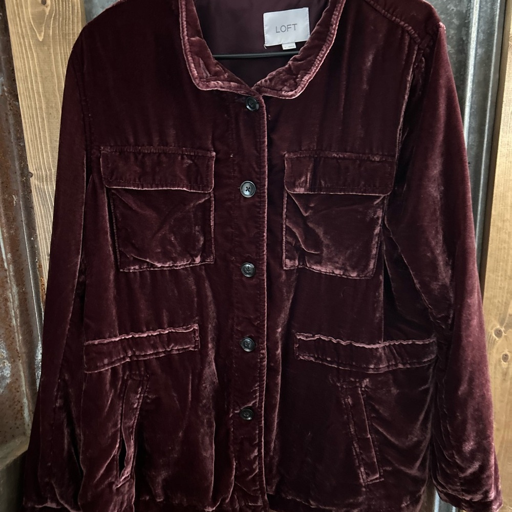 LOFT Women's
Burgundy Crushed
Velvet Utility Jacket
Large Casual Glam Chic